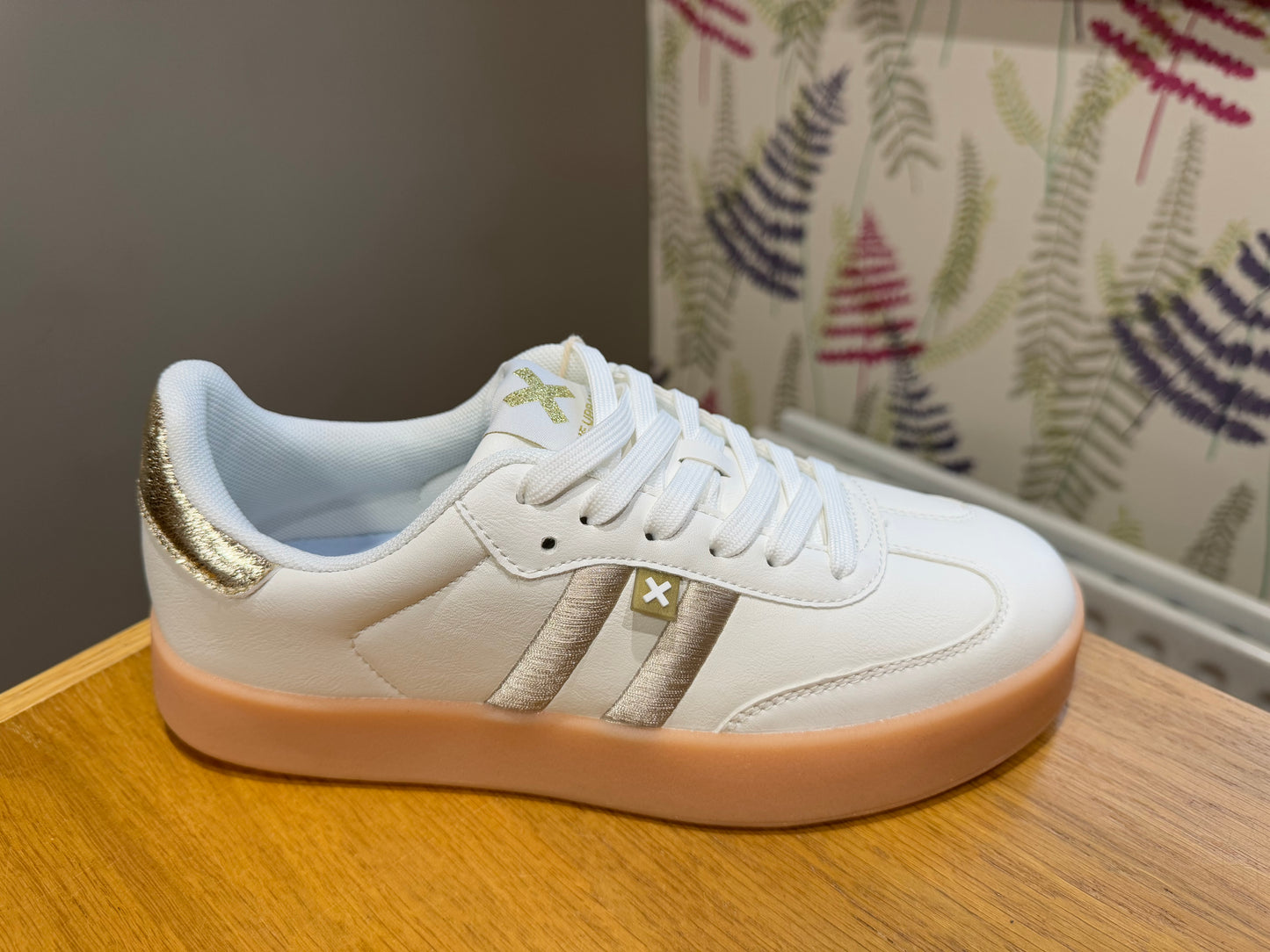 XTI Gold/White Stripe Trainer