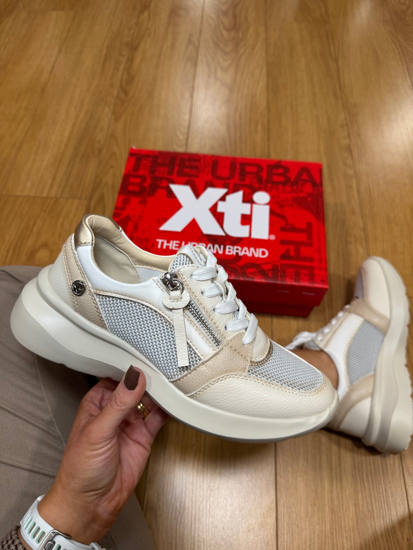 XTI Beige Mesh/Zip Trainer
