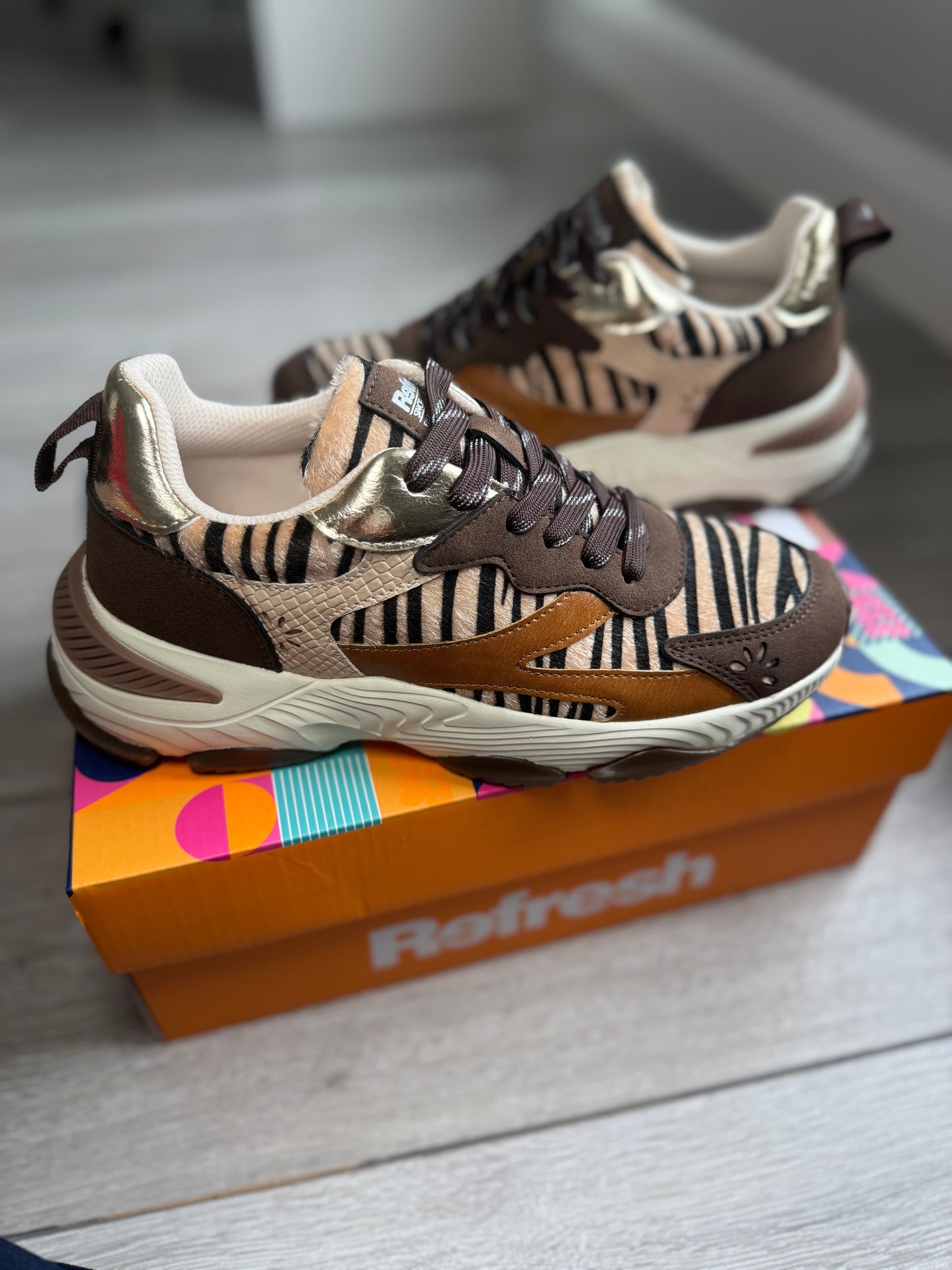 Refresh Camel Zebra Trainer