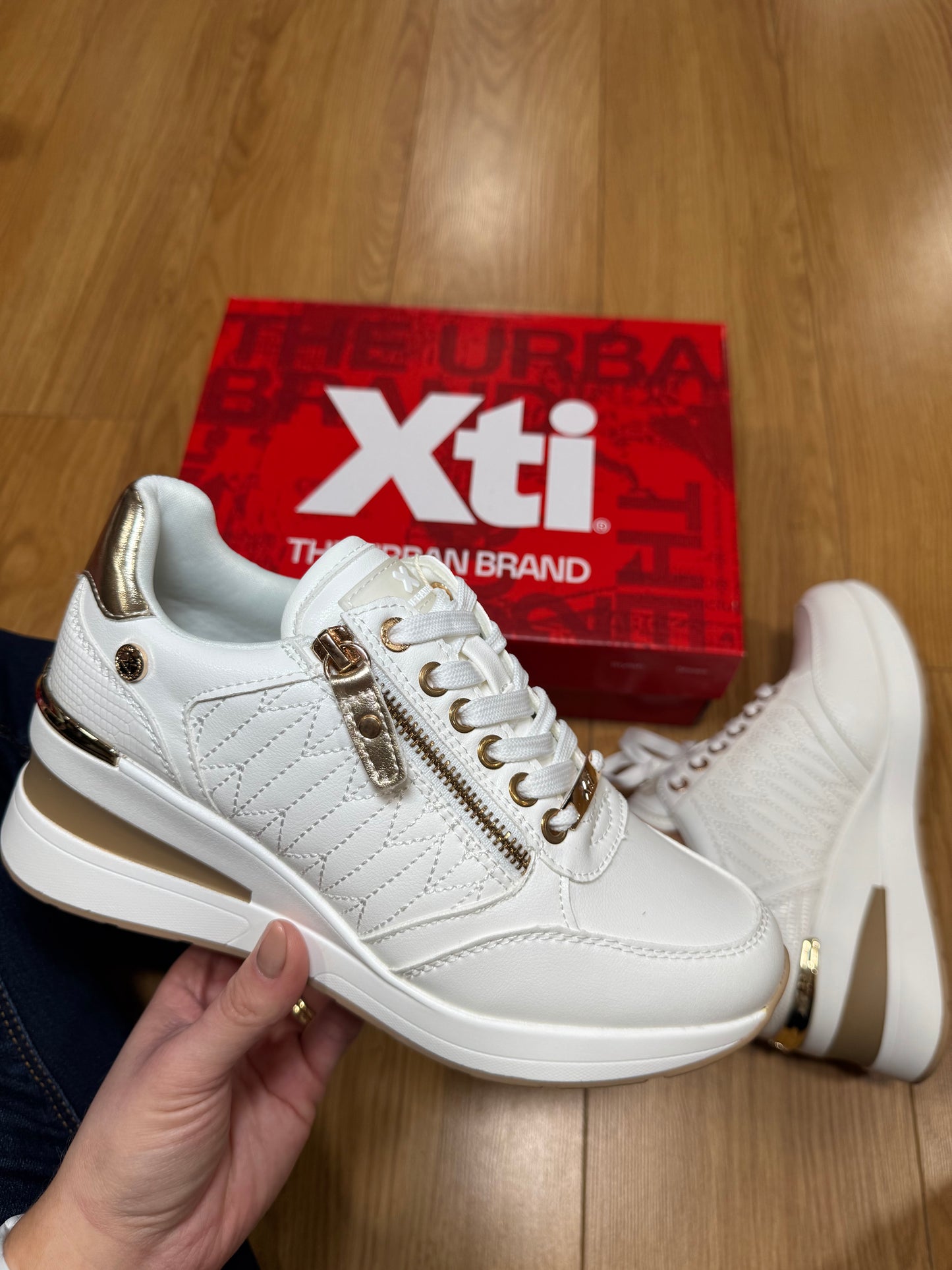 XTI White/Gold Wedge Trainer
