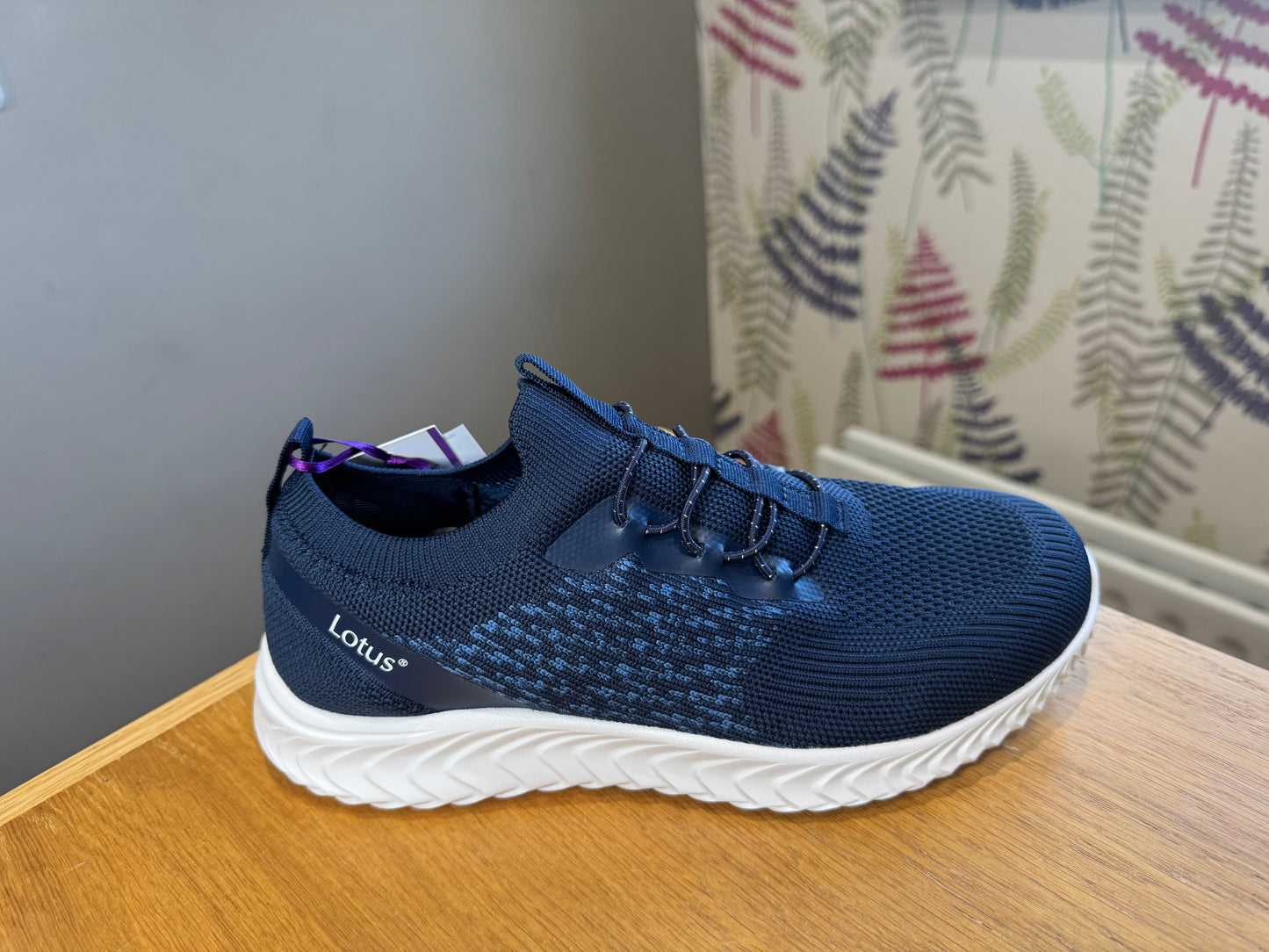 Lotus Girona Navy Trainer