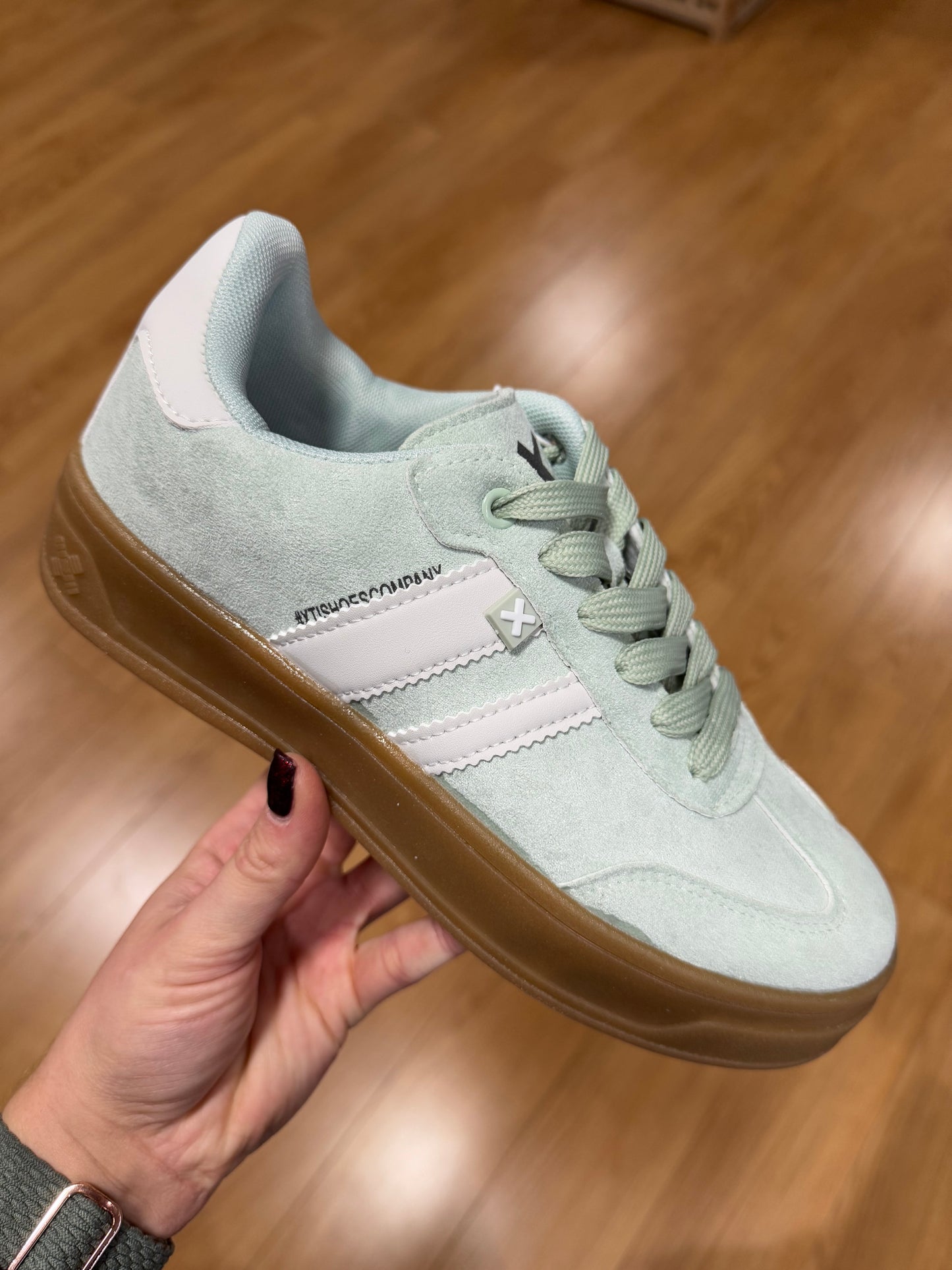 XTI Aqua Stripe Trainer