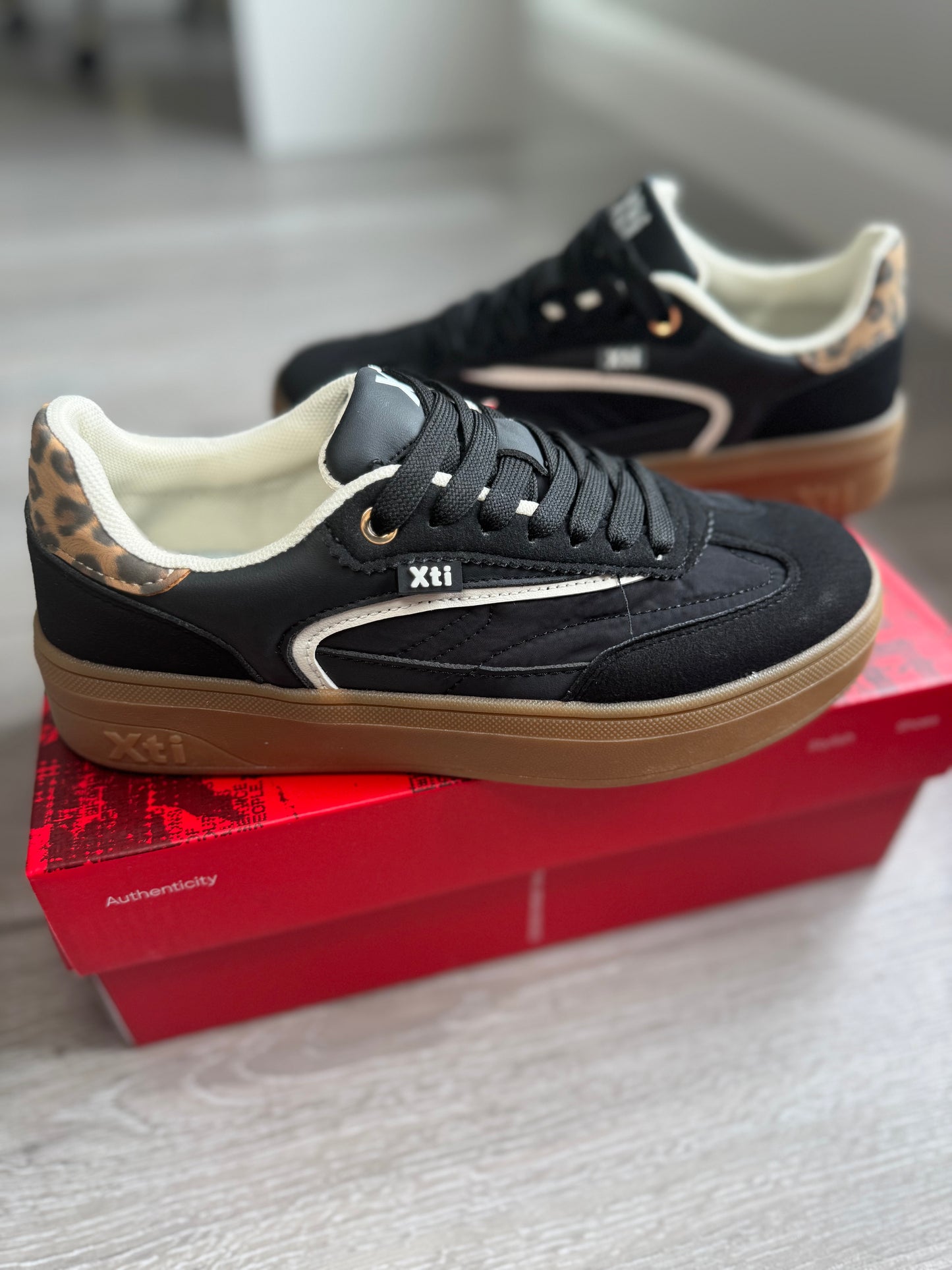 XTI Black/Leopard Trainer