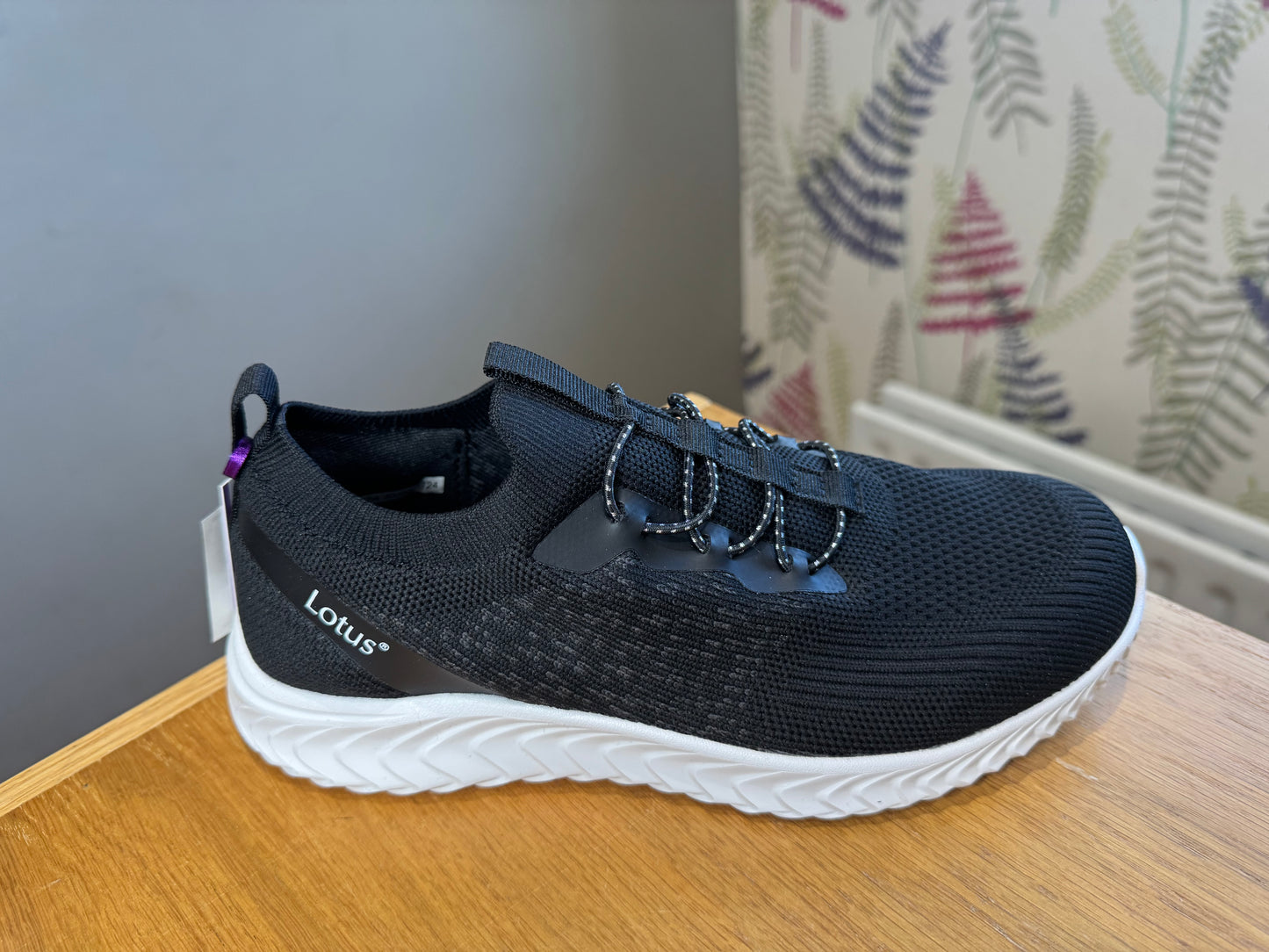 Lotus Girona Black Trainer