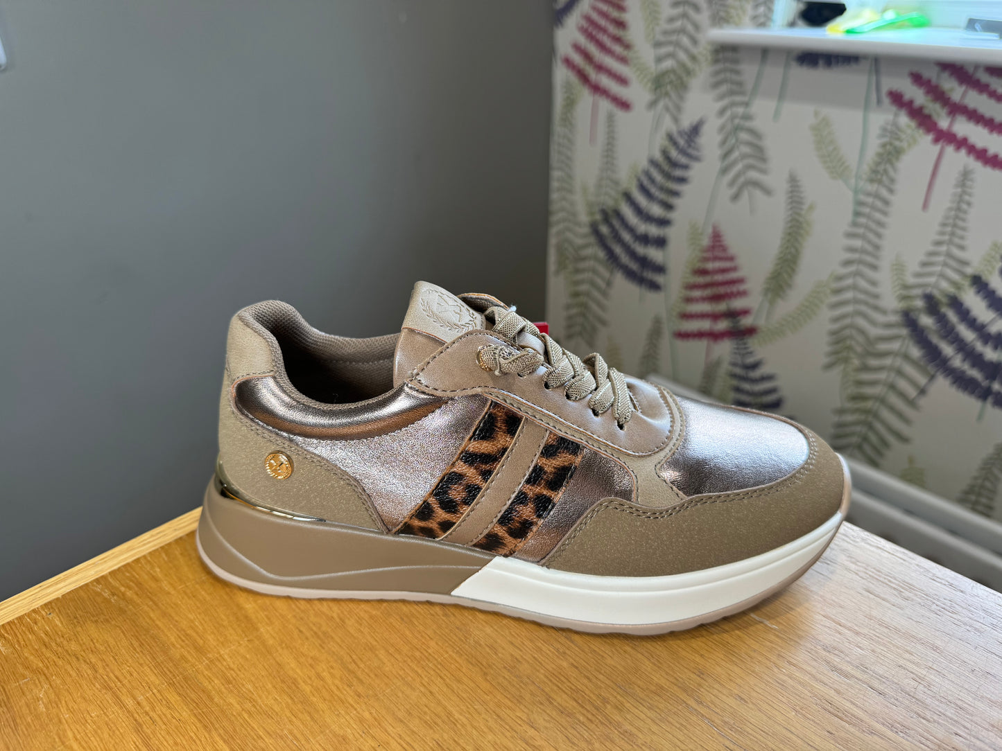 XTI Taupe/Bronze Trainer