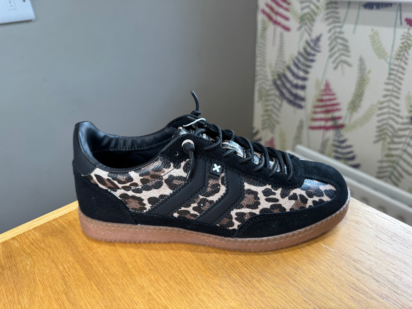 XTI Black Leopard Stripe Trainer