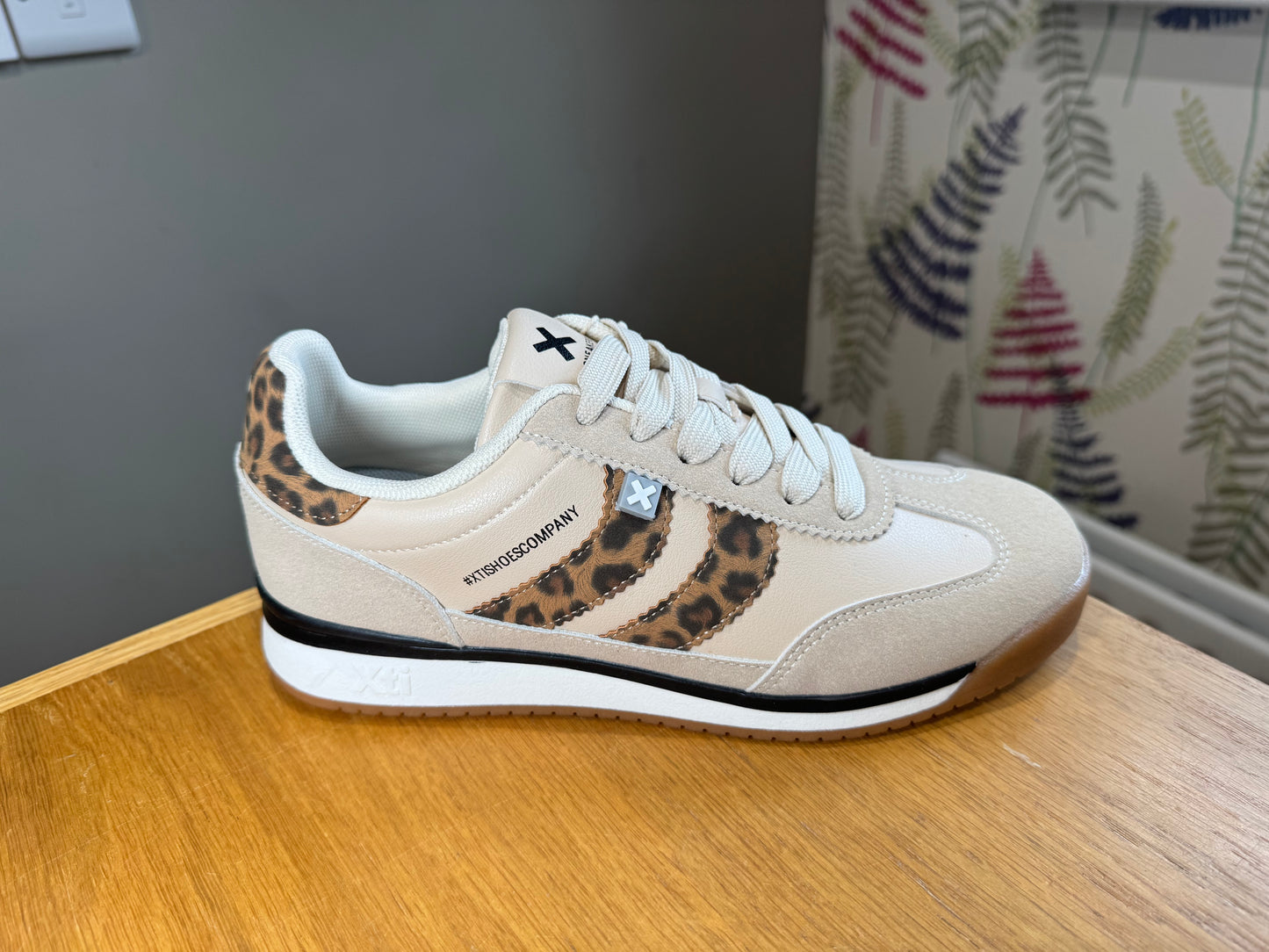XTI Beige/Leopard Stripe Trainer