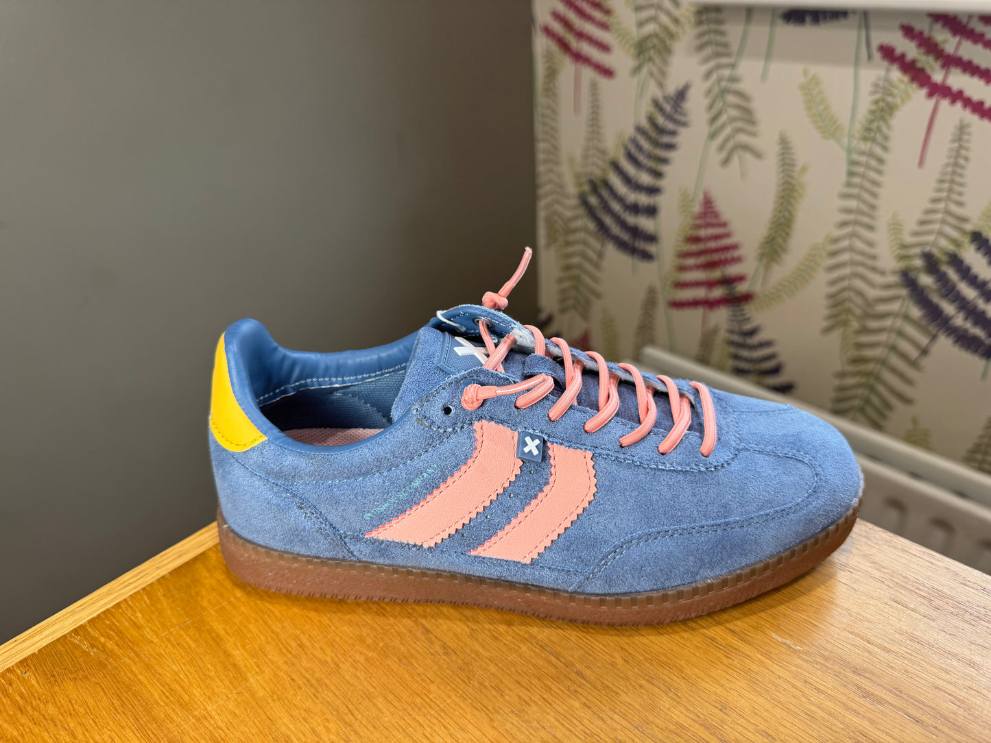 XTI Blue/Pink Stripe Trainer