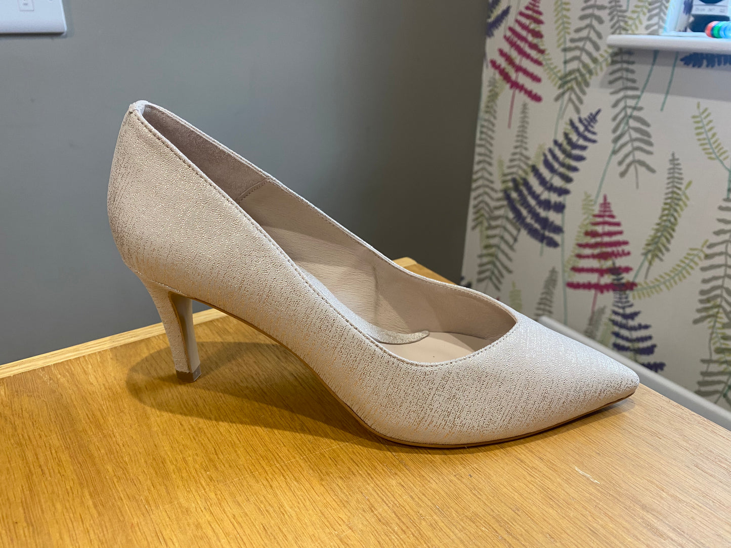 Emis Gold Shimmer Court