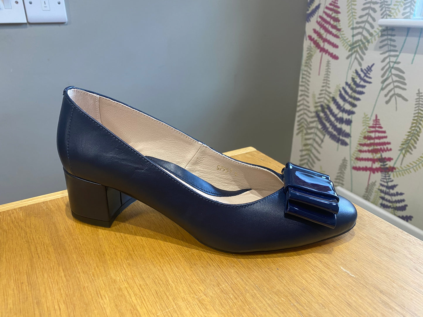 Emis Navy Leather/Patent Bow Court
