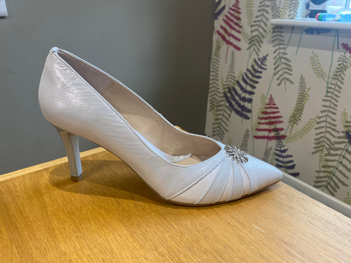 Emis Silver Shimmer Court