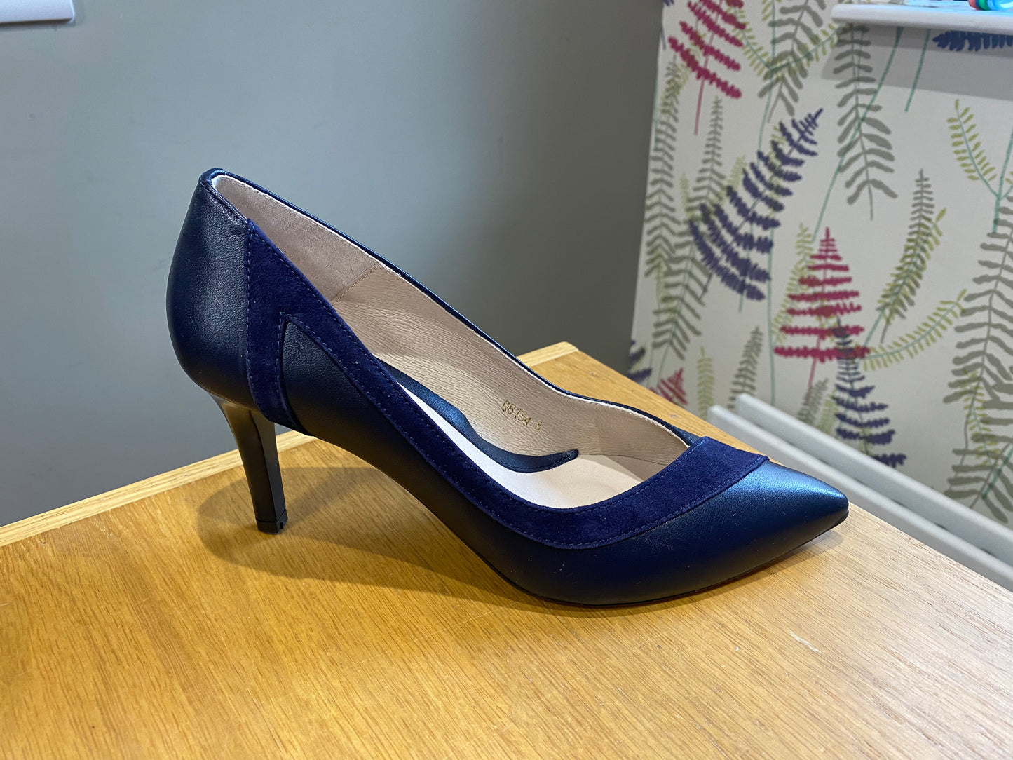 Emis Navy Scalloped Court