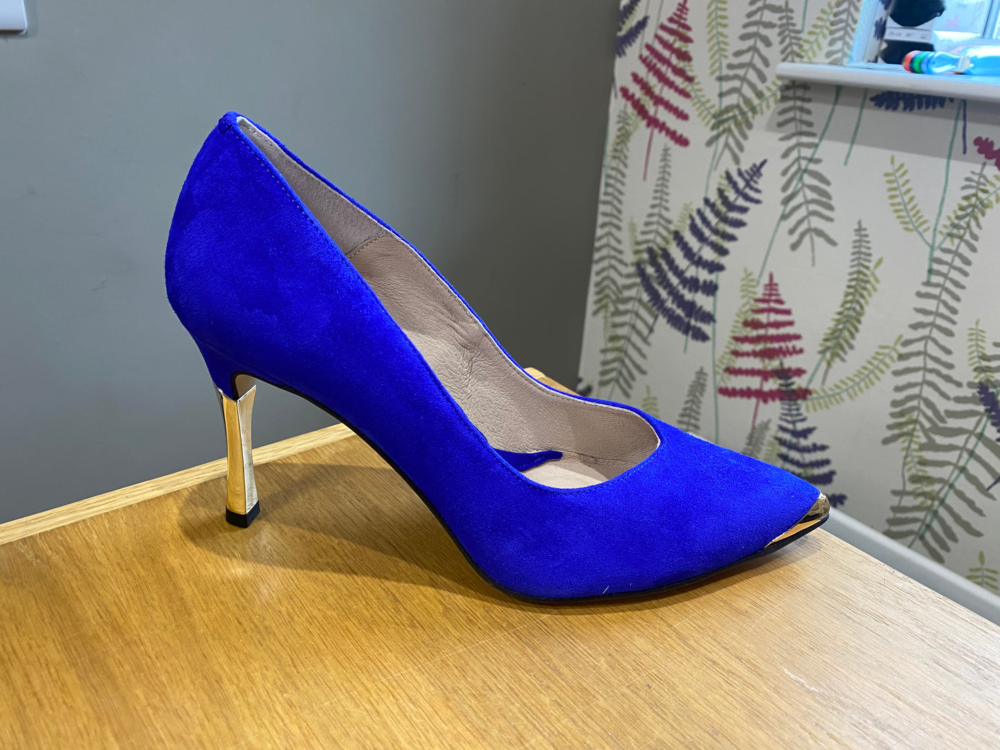 Emis Cobalt/Gold Court