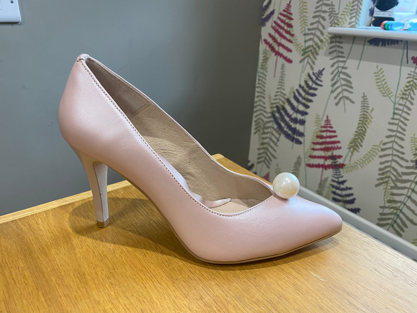 Emis Blush Pearl Court