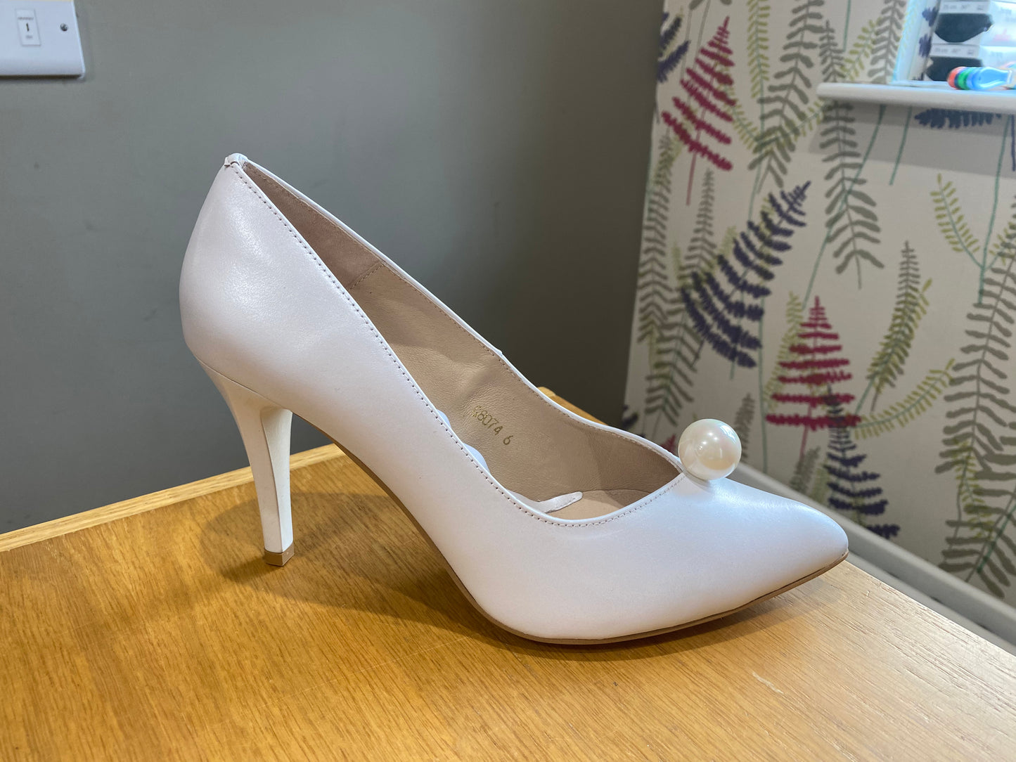 Emis White Pearl Court