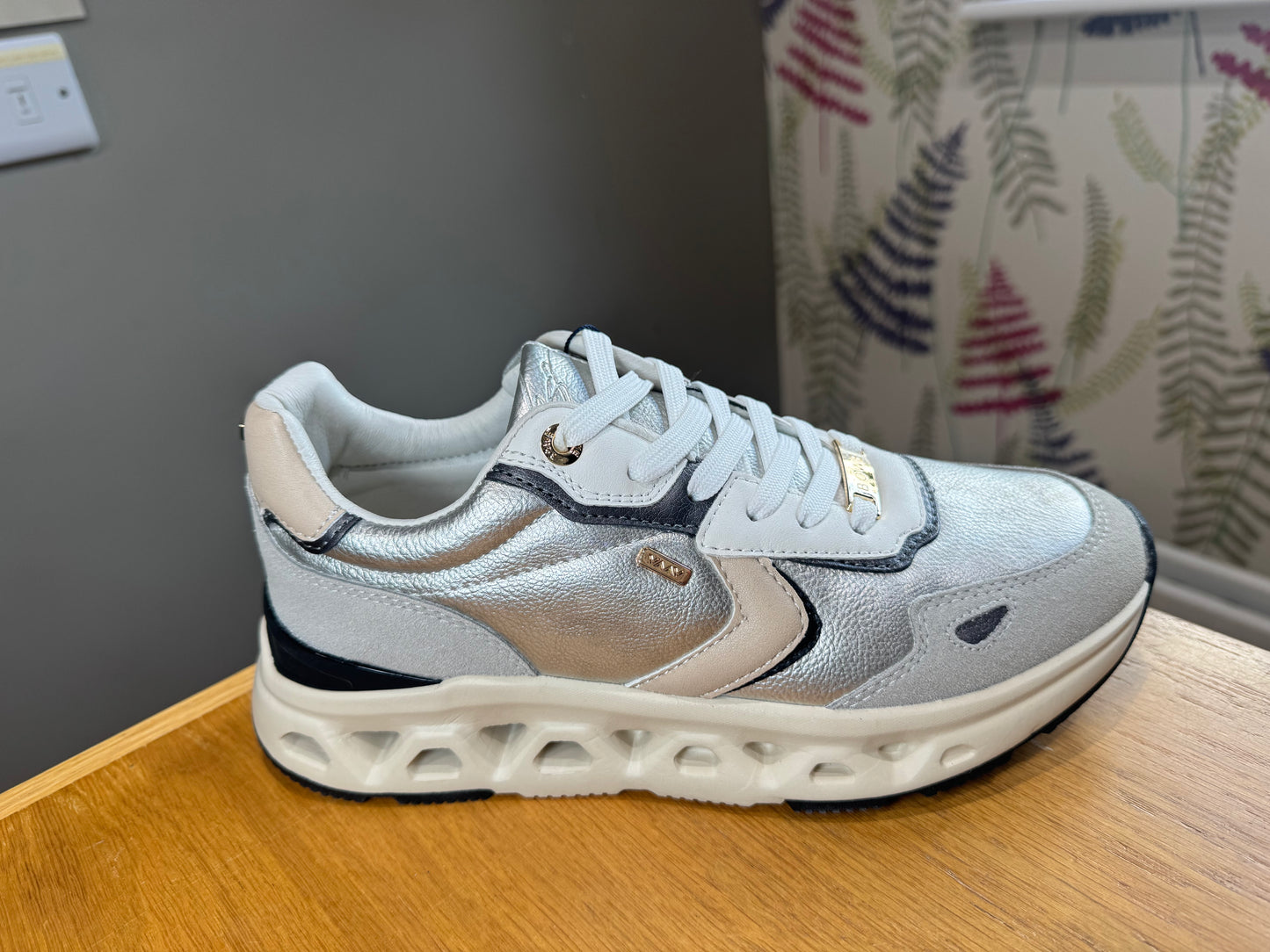 Tommy Bowe for Her Barsoum Chrome Trainer