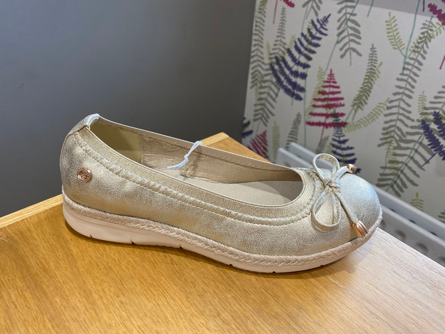 XTI Gold Metallic Pump
