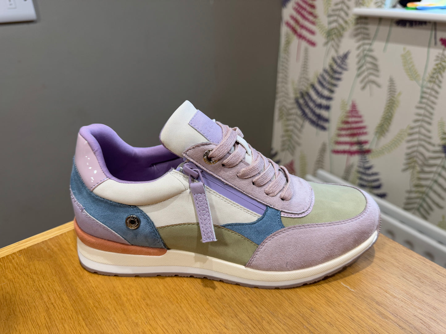 Refresh Lilac Multi Zip Trainer