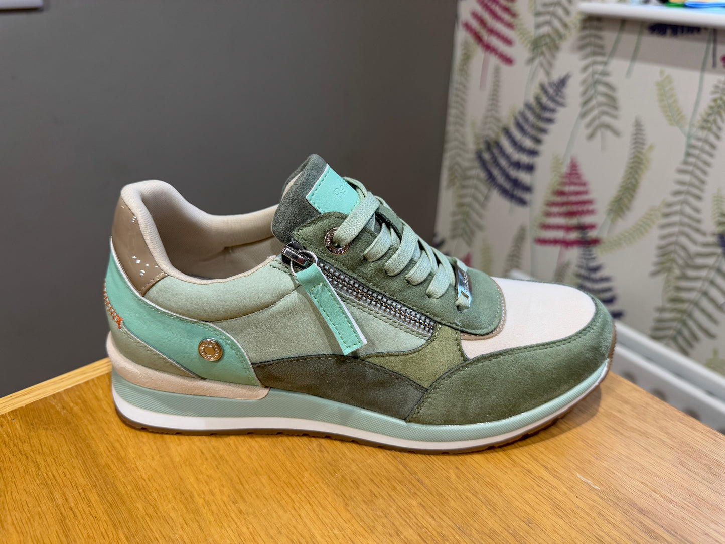 Refresh Aqua/Green Zip Trainer
