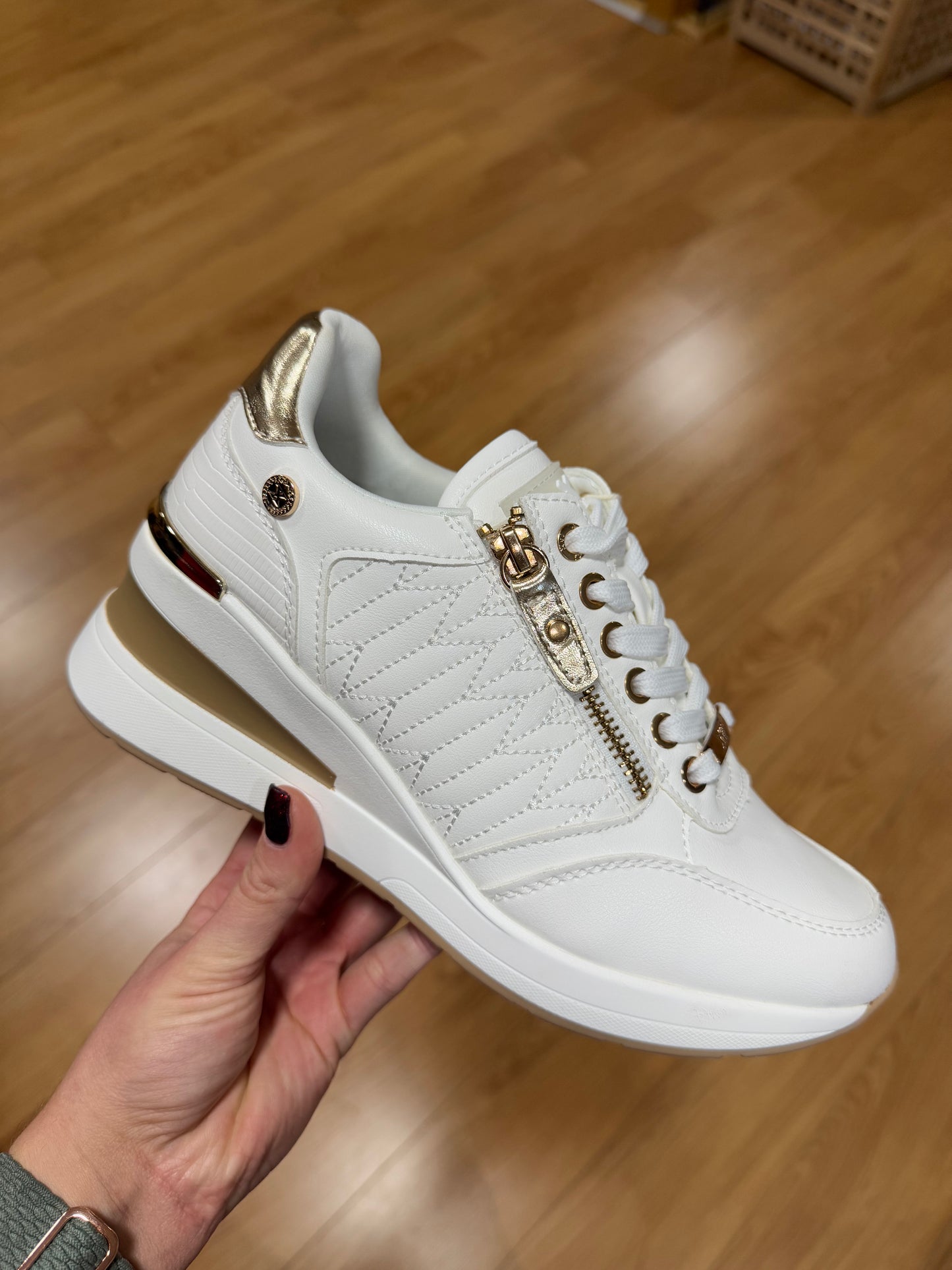 XTI White/Gold Wedge Trainer