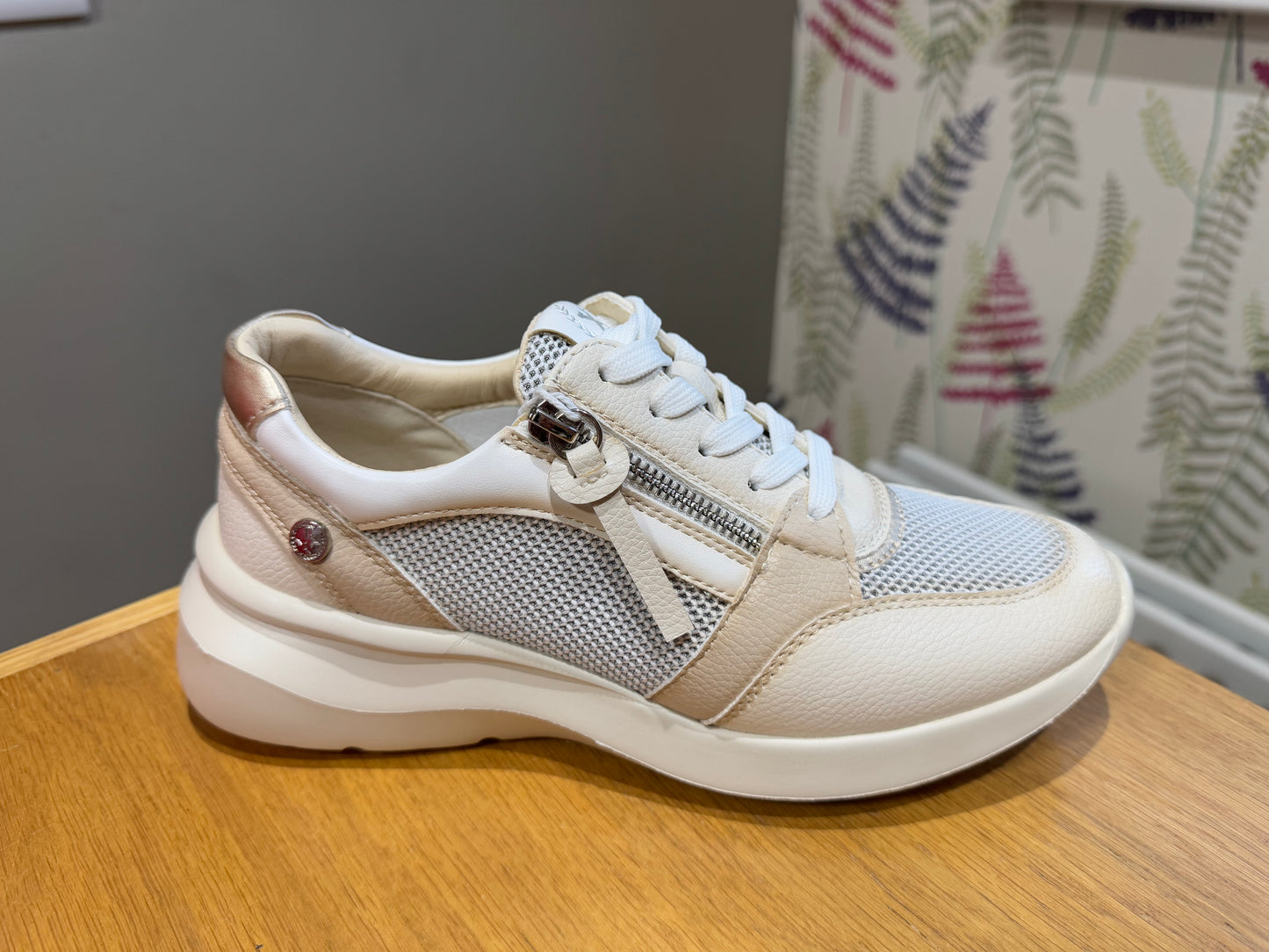 XTI Beige Mesh/Zip Trainer