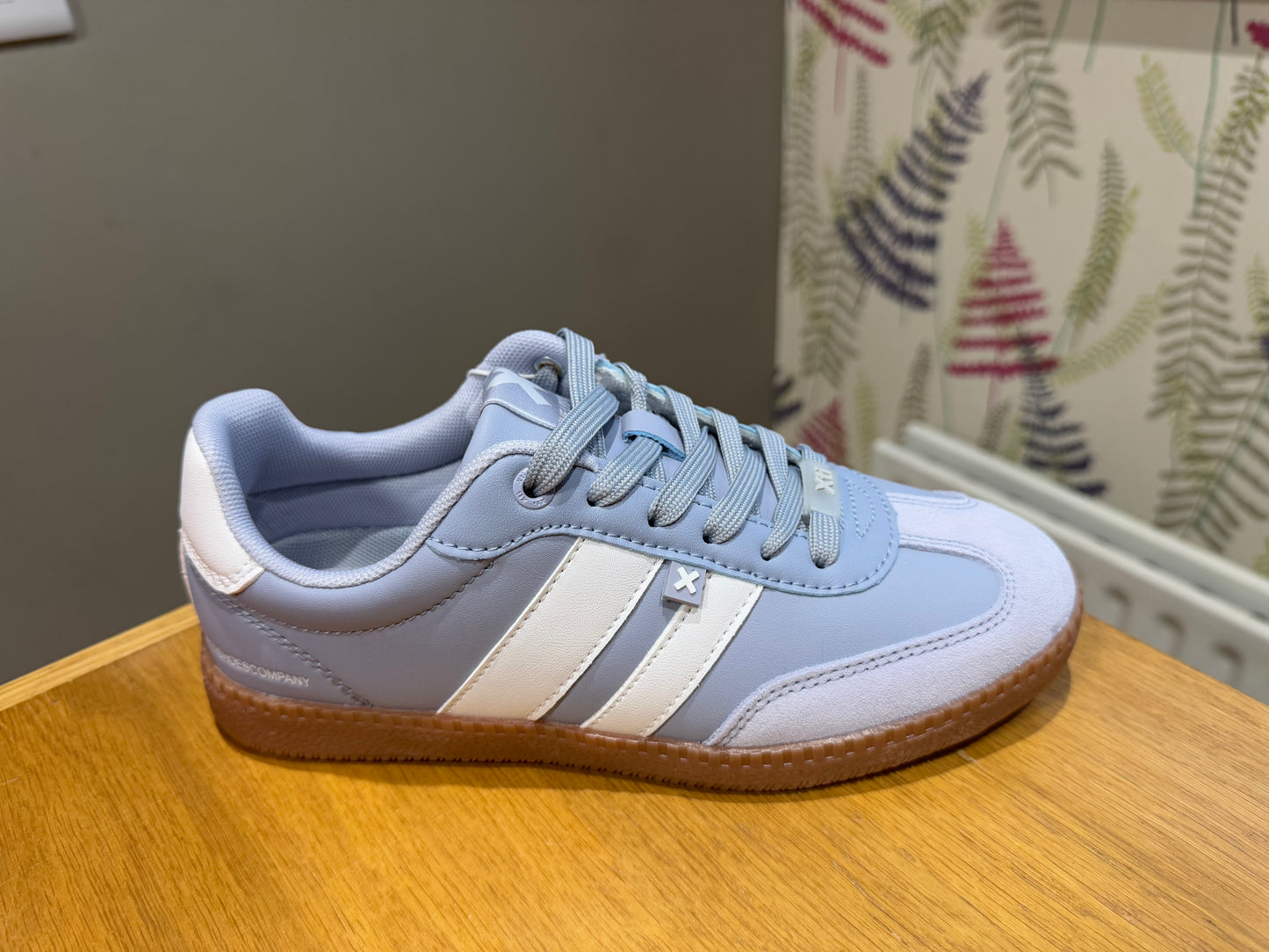 XTI Blue Stripe Trainer