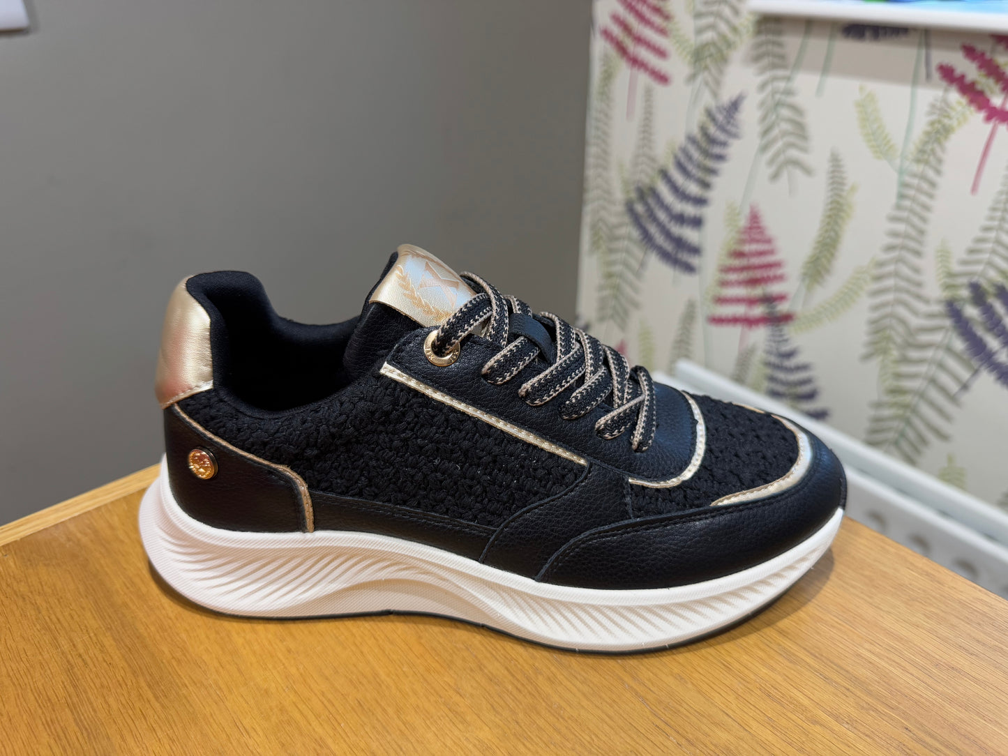 XTI Black Weave Trainer