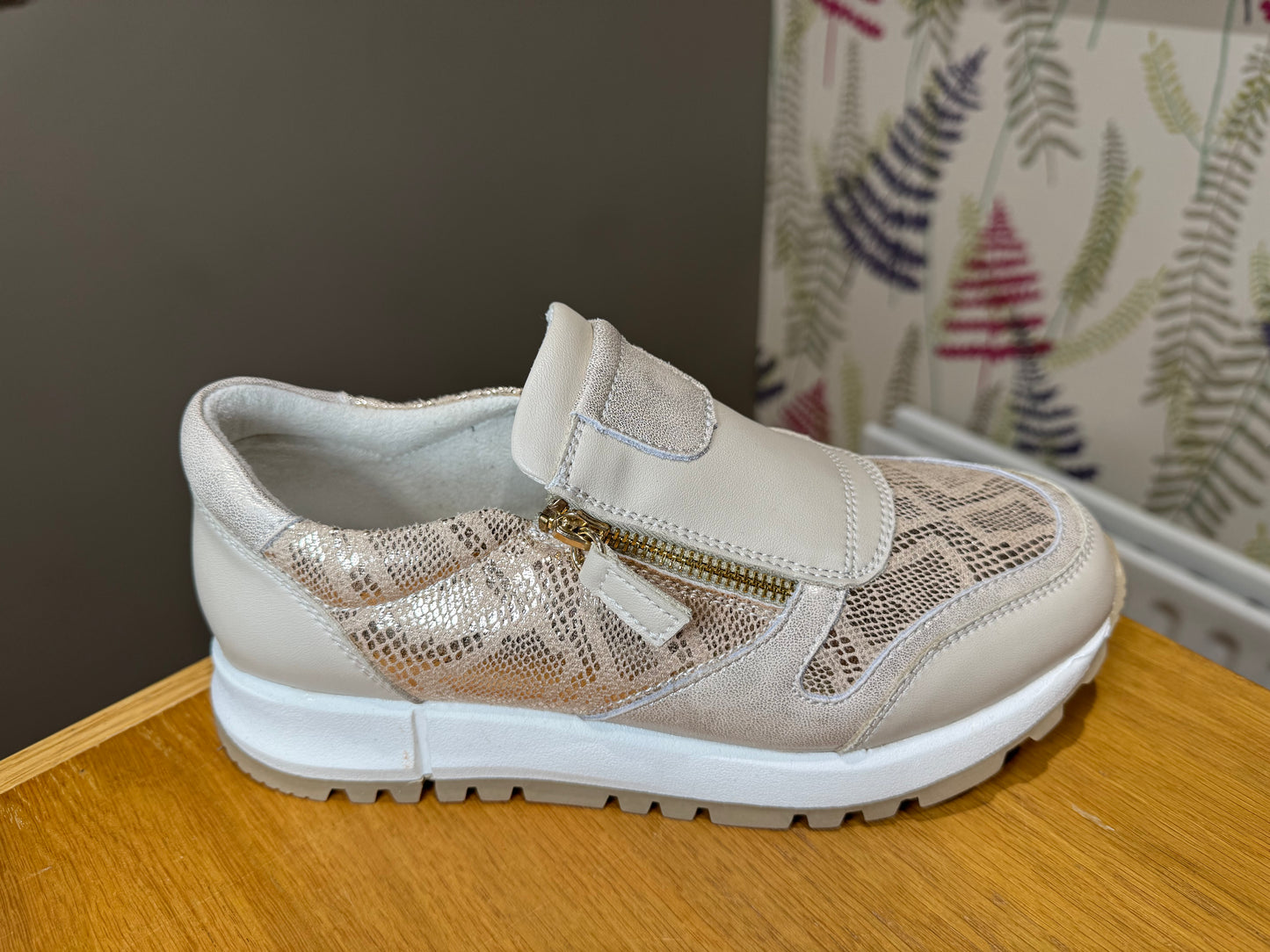 Redz Beige/Gold Zip Trainer