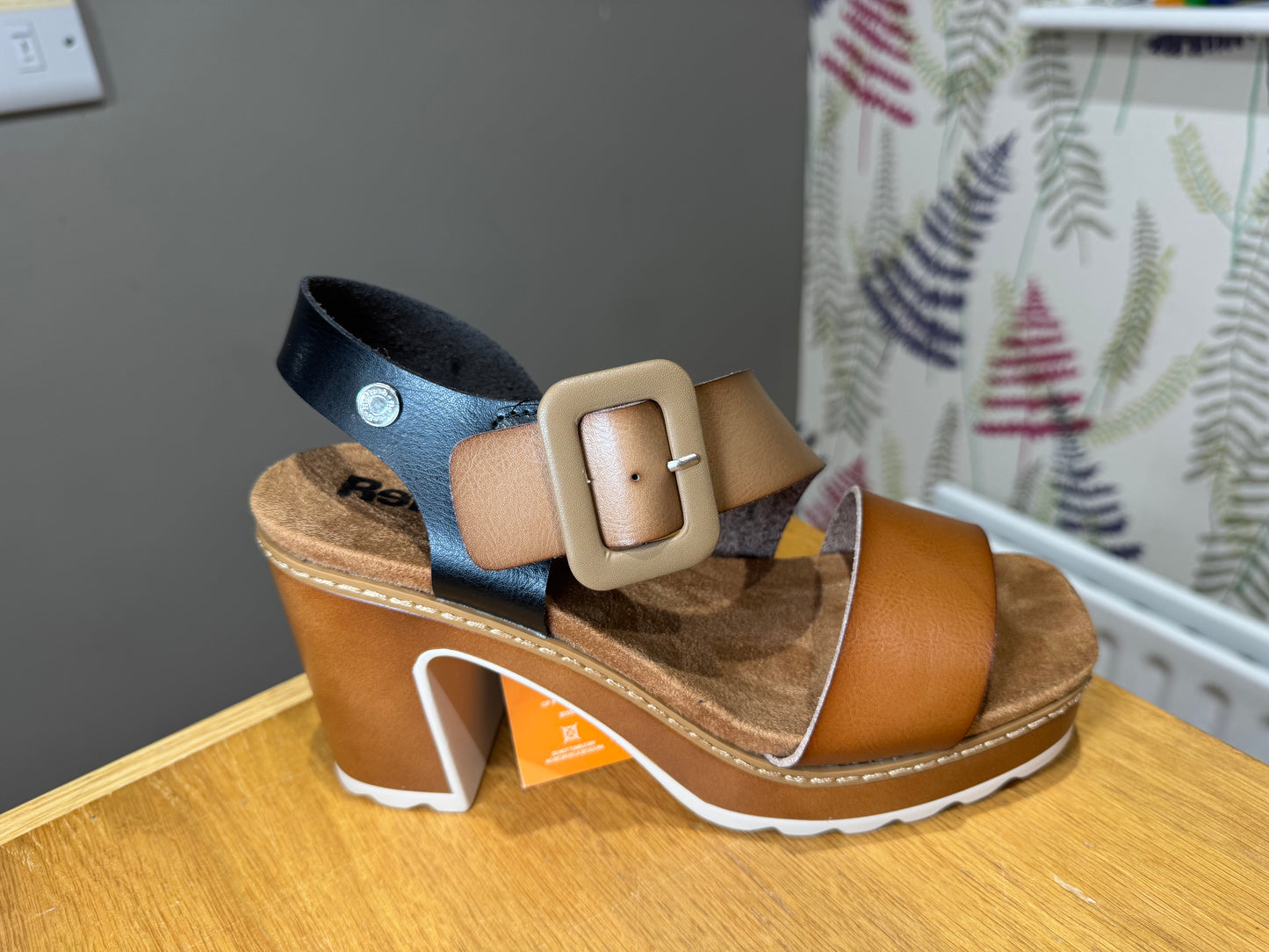 Refresh Camel/Black Heeled Sandal
