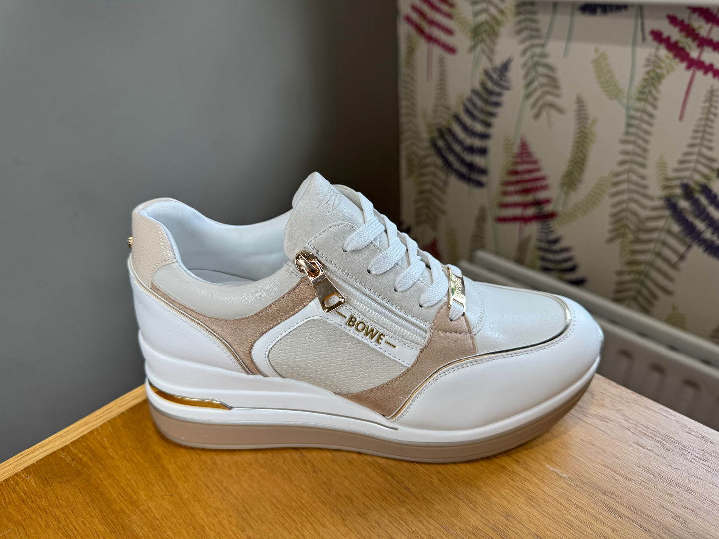 Tommy Bowe for Her Gunter White/Beige Wedge Trainer