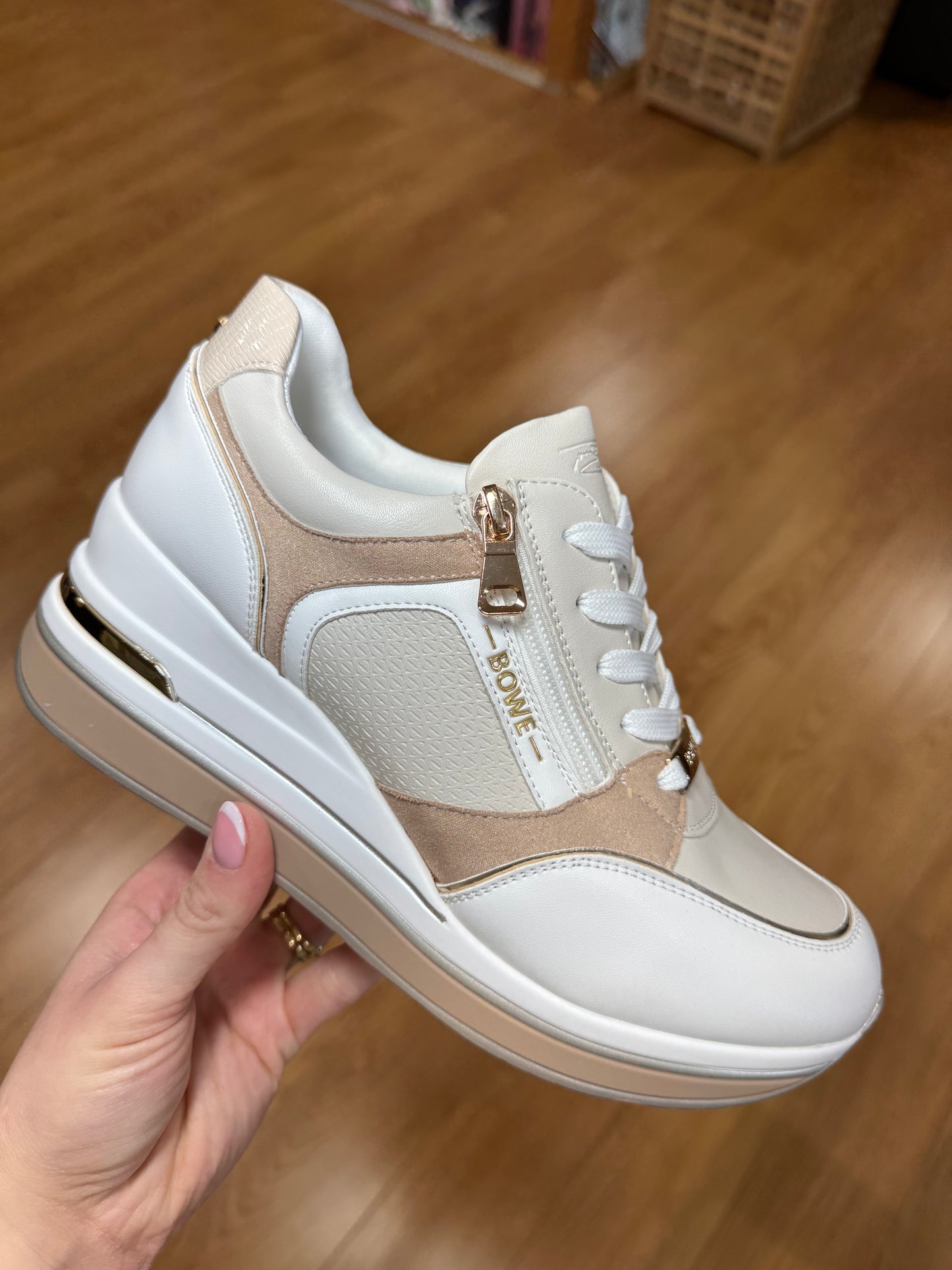 Tommy Bowe for Her Gunter White/Beige Wedge Trainer
