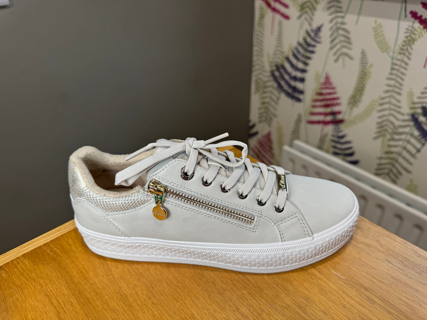 S. Oliver Beige Zip Trainer