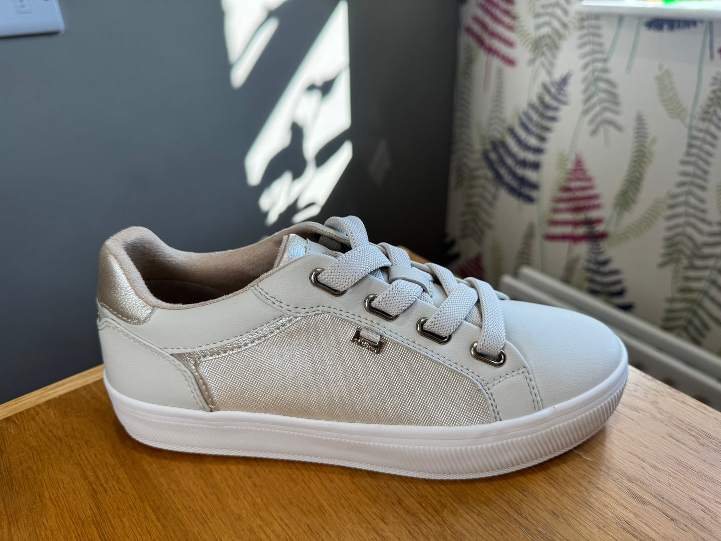 S. Oliver Beige Comb Trainer