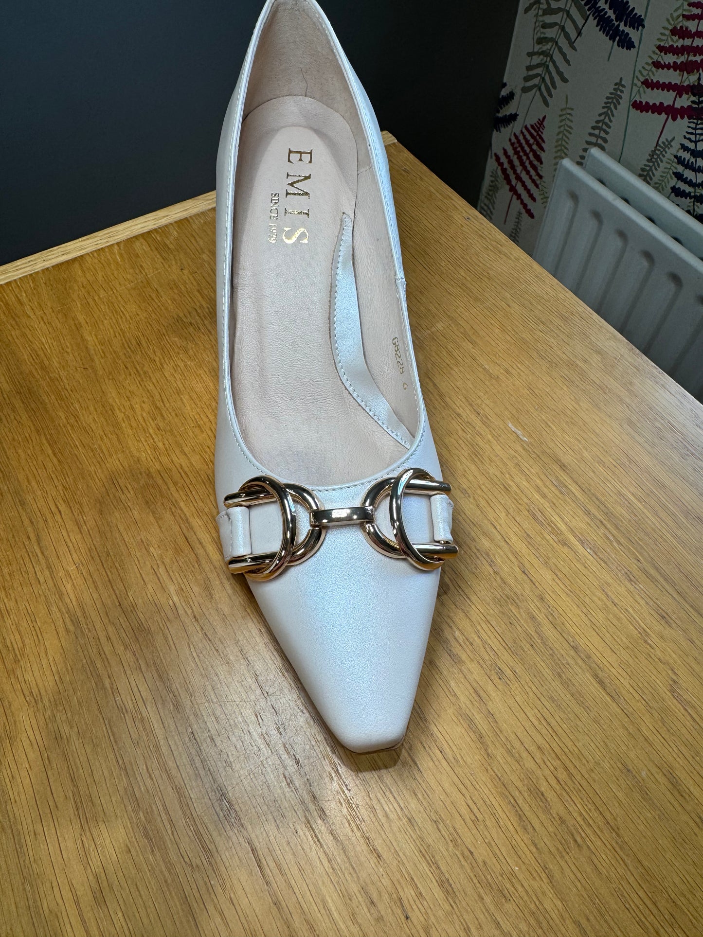 Emis Beige Buckle Court