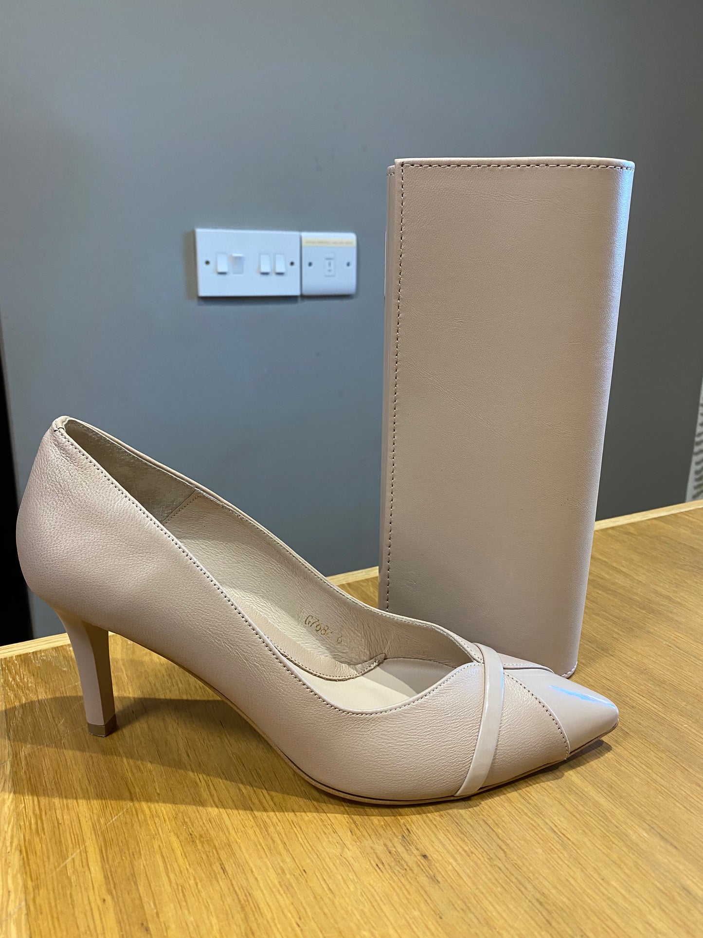 Emis Nude Leather Shoe