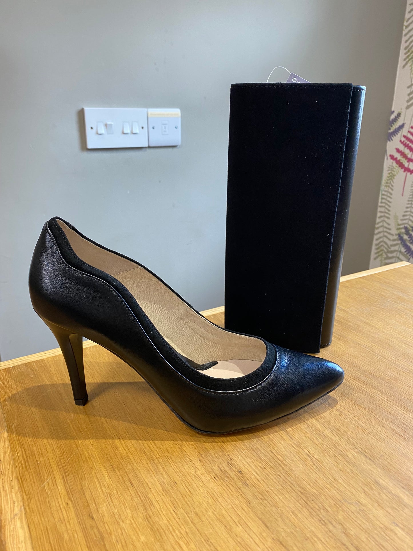 Emis Black Trimmed Shoe