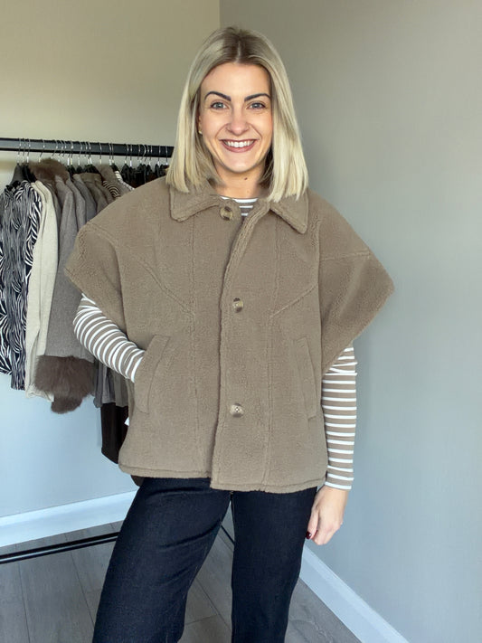 Freequent Desert Taupe Cape