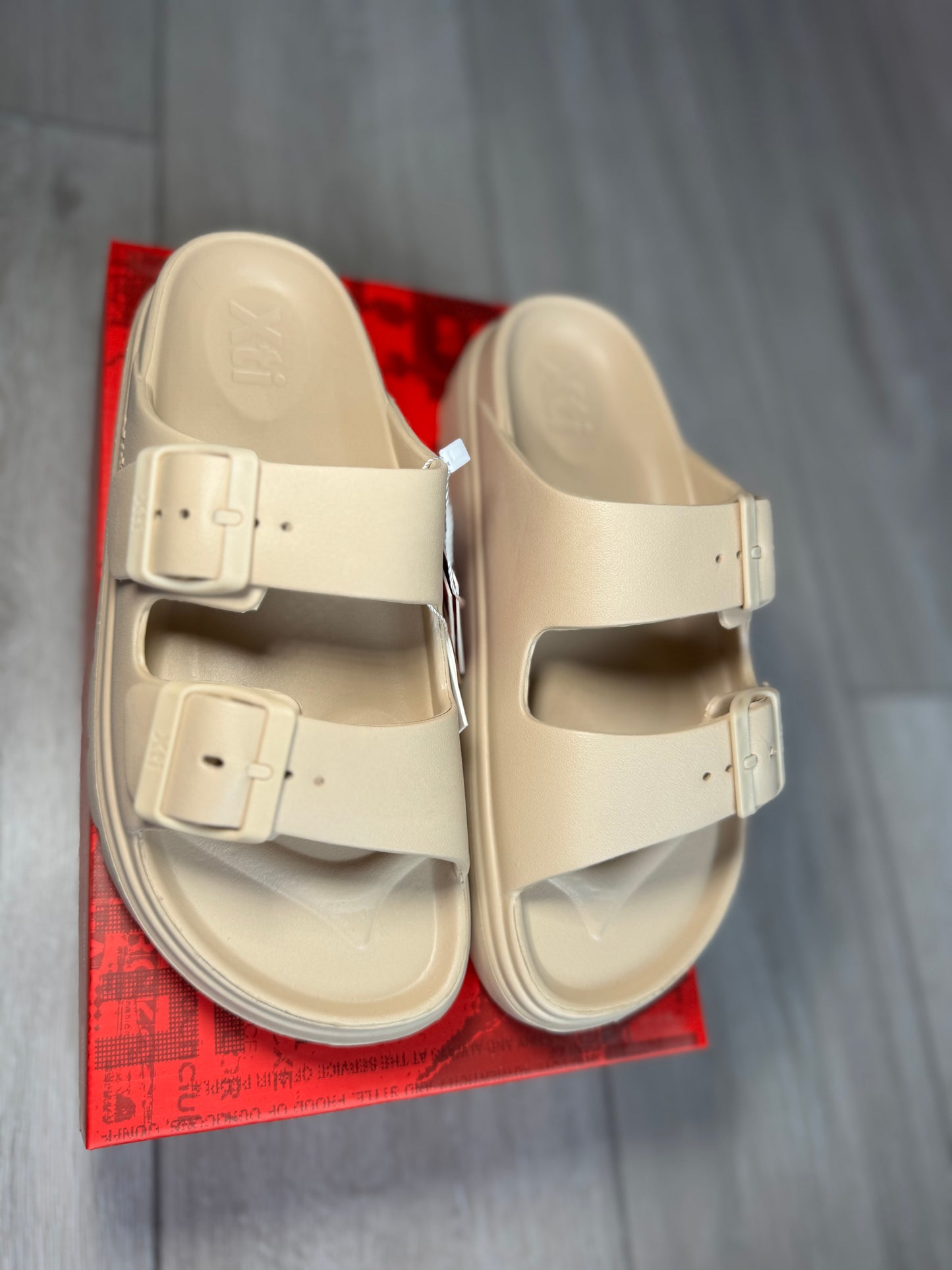 XTI Beige Slider