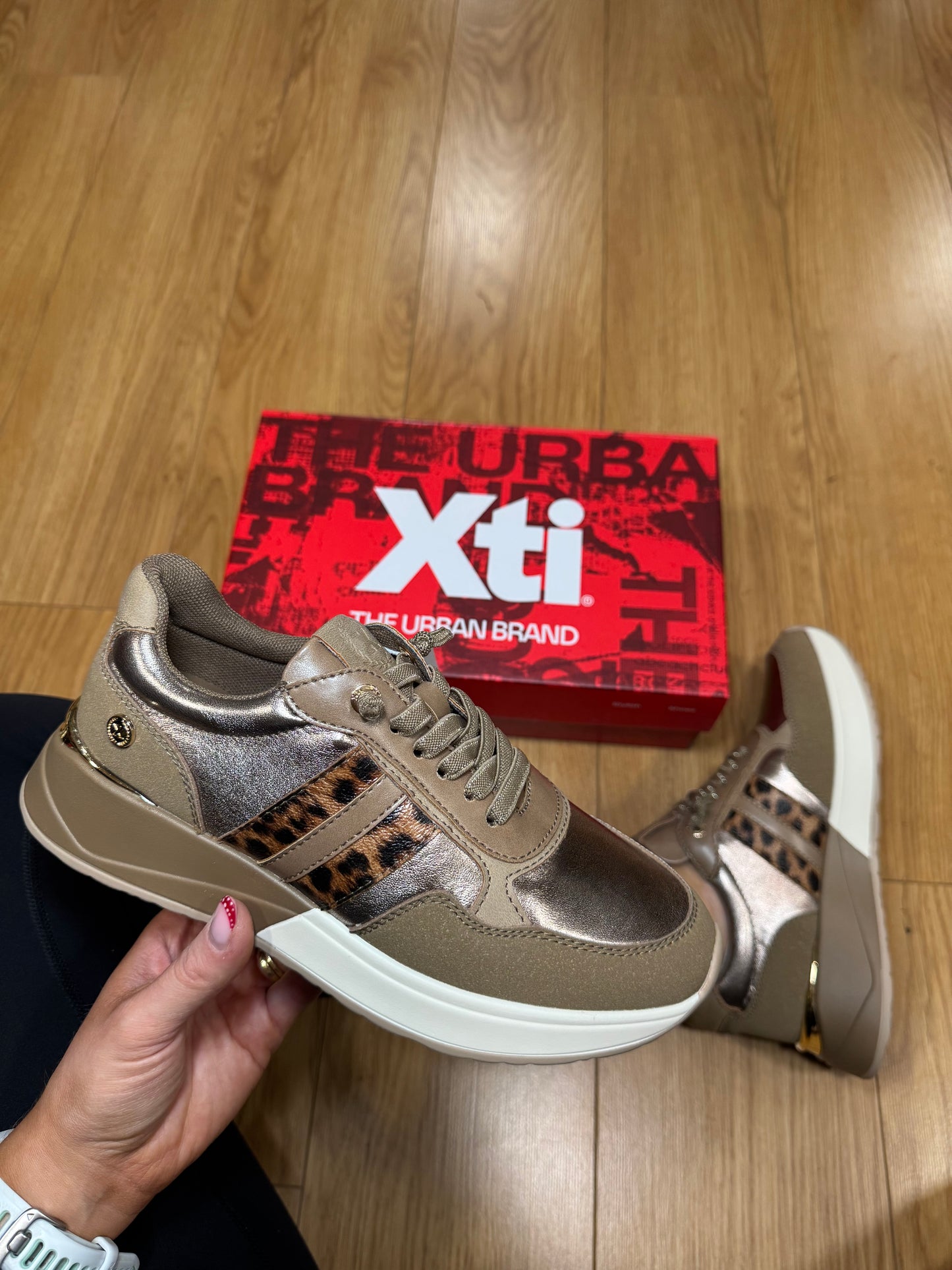 XTI Taupe/Bronze Trainer