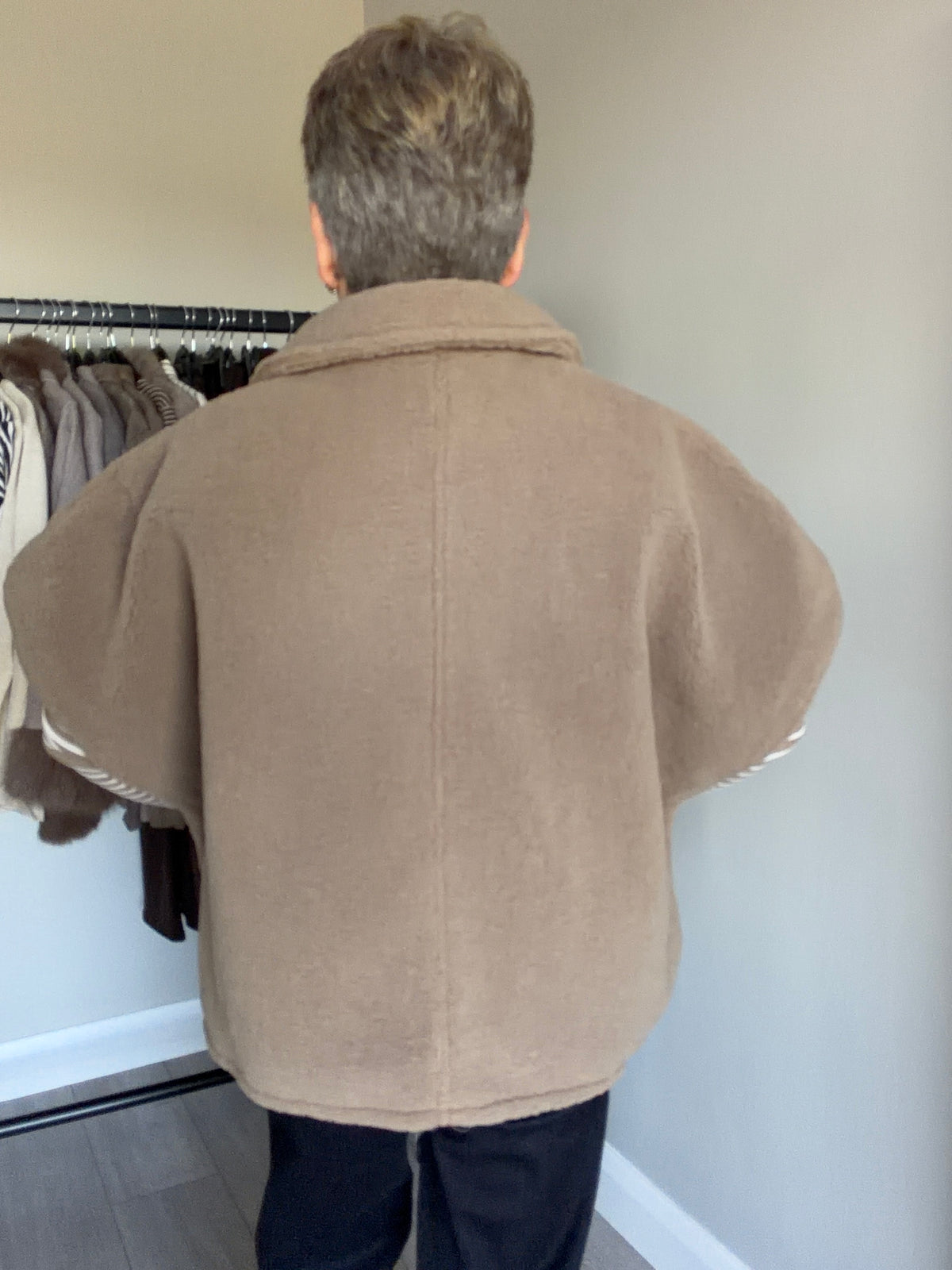 Freequent Desert Taupe Cape