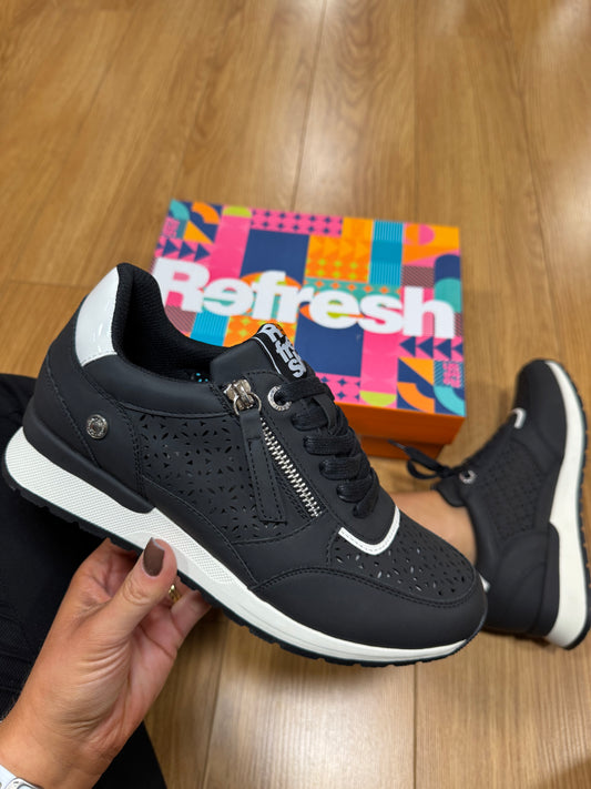 Refresh Black Design Zip Trainer