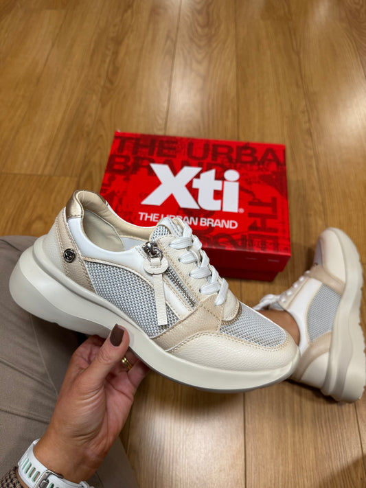 XTI Beige Mesh/Zip Trainer