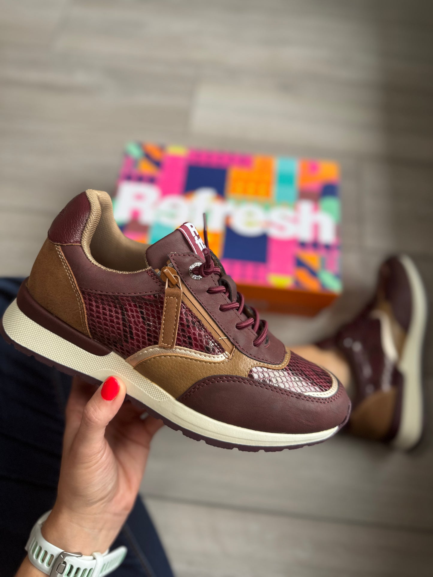 Refresh Burgundy/Tan Zip Trainer