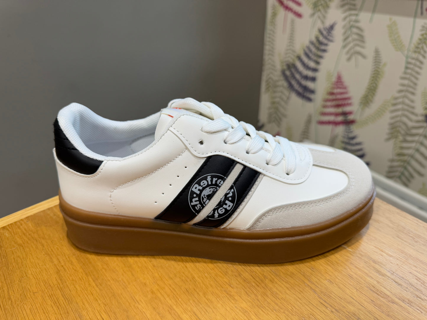 Refresh White/Black Stripe Trainer