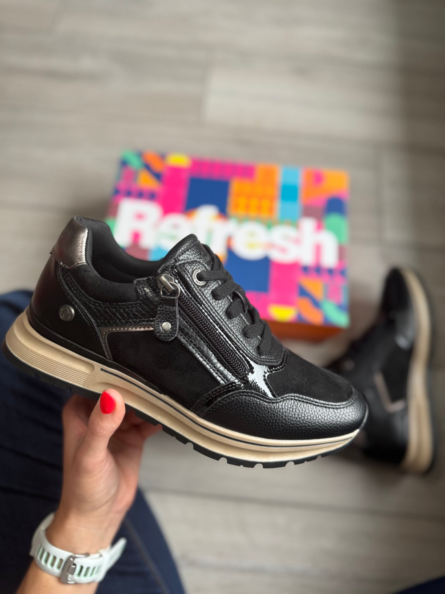 Refresh Black Zip Trainer