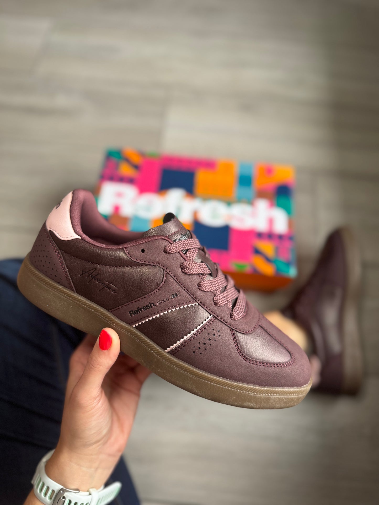 Refresh Burgundy Trainer