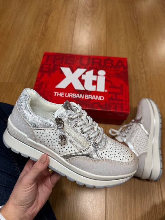 XTI White/Silver Trainer