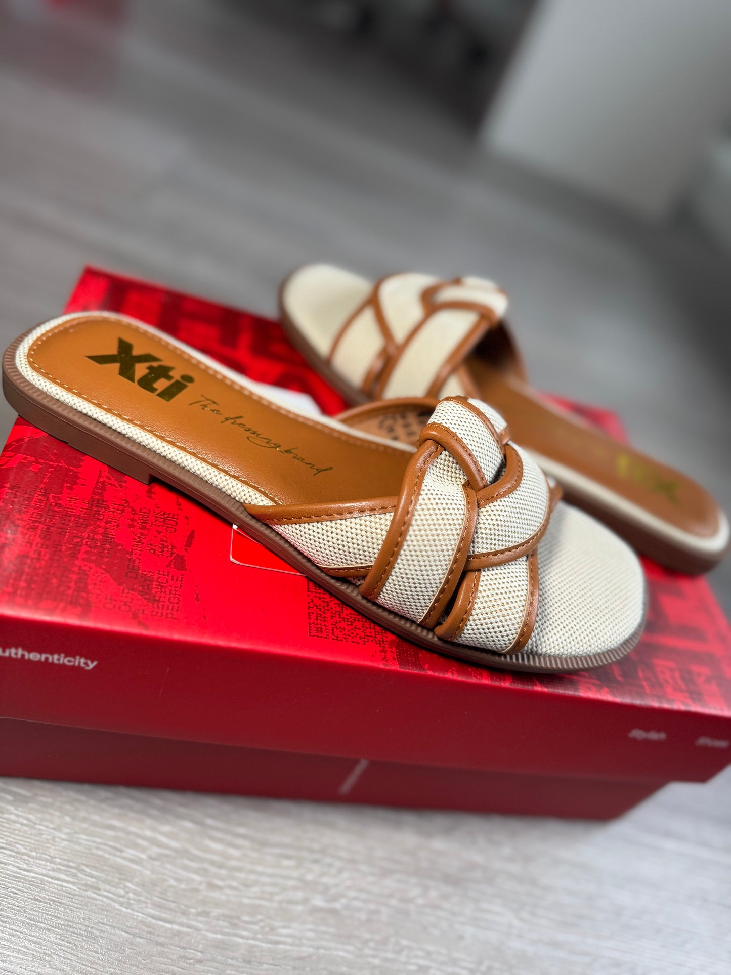 XTI Camel/Beige Slider