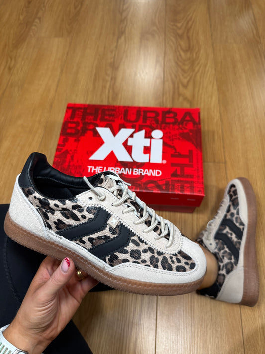 XTI Beige Leopard Stripe Trainer