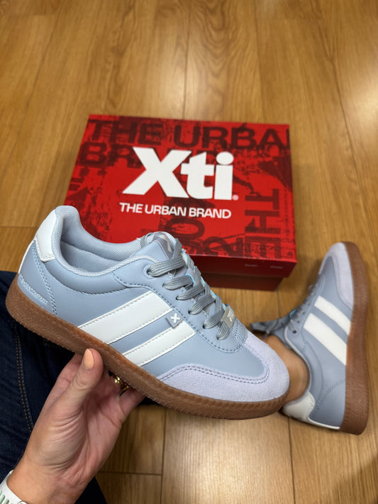 XTI Blue Stripe Trainer